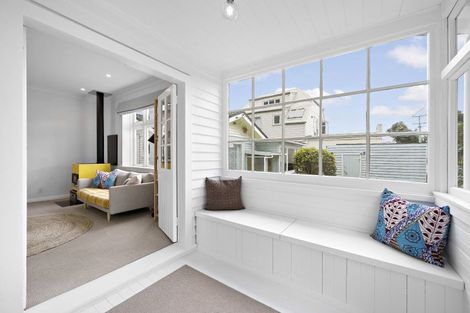 Photo of property in 6 Kowhai Street, Eastbourne, Lower Hutt, 5013