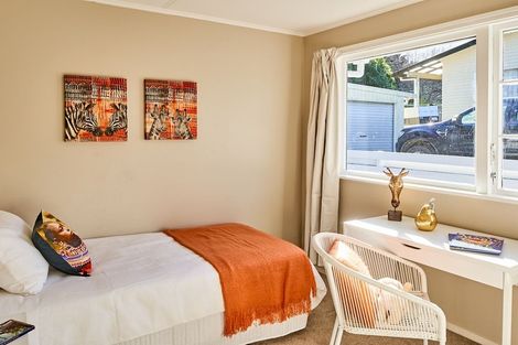 Photo of property in 61 Gloaming Hill, Titahi Bay, Porirua, 5022