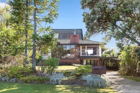 Photo of property in 10 Deuxberry Avenue, Northcote, Auckland, 0627