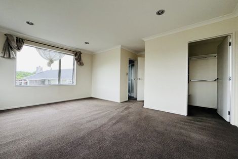 Photo of property in 8 The Rosebowl, Sunnyhills, Auckland, 2010