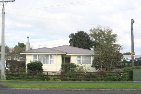 Photo of property in 1/12a Yeovil Road, Te Atatu Peninsula, Auckland, 0610