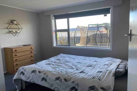 Photo of property in 82 Queens Road, Glen Avon, New Plymouth, 4312