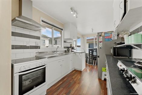 Photo of property in 21 Frobisher Way, Clendon Park, Auckland, 2103