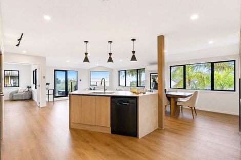 Photo of property in 1/47 Deep Creek Road, Waiake, Auckland, 0630