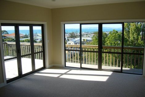 Photo of property in 24 Colenso Avenue, Hospital Hill, Napier, 4110