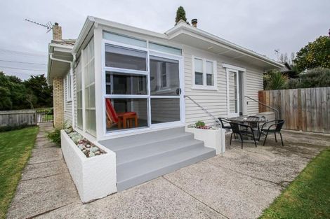 Photo of property in 17 Sillary Street, Hamilton East, Hamilton, 3216