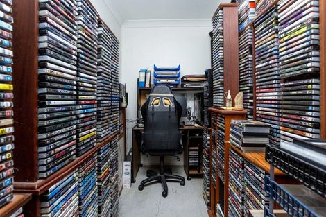 Photo of property in 71 Lauderdale Road, Birkdale, Auckland, 0626