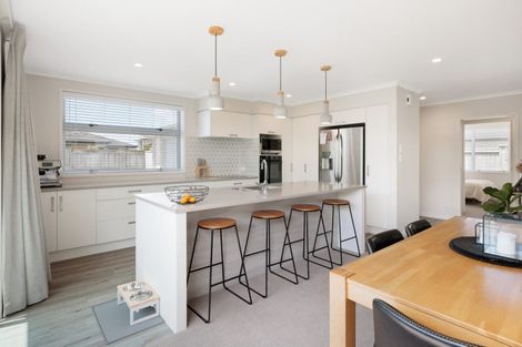 Photo of property in 16 Cassinia Close, Papamoa Beach, Papamoa, 3118