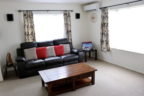 Photo of property in 30a Trinidad Road, Sunnynook, Auckland, 0620