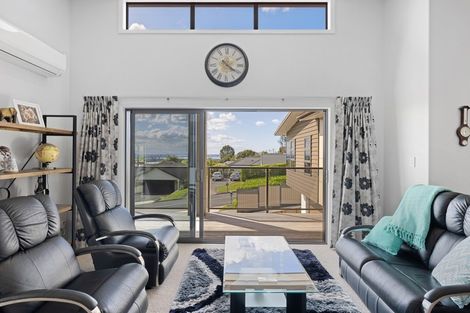 Photo of property in 1 Holcombrooke Lane, Welcome Bay, Tauranga, 3175