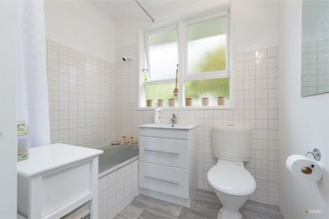 Photo of property in 14 Miro Street, Eastbourne, Lower Hutt, 5013