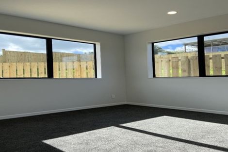 Photo of property in 35 Symes Drive, Red Beach, 0932