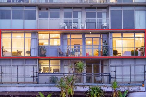 Photo of property in Dorchester Apartments, 144 Oriental Parade, Oriental Bay, Wellington, 6011