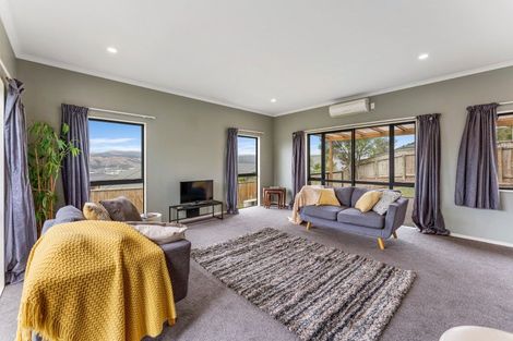 Photo of property in 29 James Nairn Grove, Riverstone Terraces, Upper Hutt, 5018