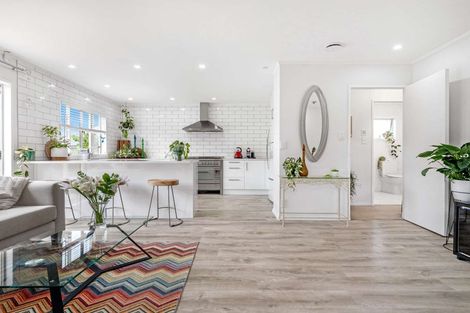 Photo of property in 2/1 Woodside Road, Massey, Auckland, 0614