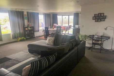 Photo of property in 21 San Domingo Rise, Henderson, Auckland, 0612