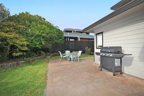 Photo of property in 1/8 Mandica Place, Sunnynook, Auckland, 0632