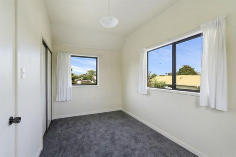 Photo of property in 2/124 Burwood Road, Burwood, Christchurch, 8083