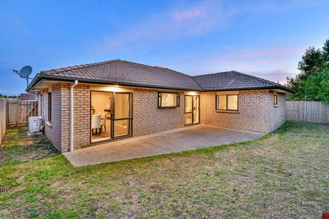 Photo of property in 28 Nicholas Gibbons Drive, Clendon Park, Auckland, 2103