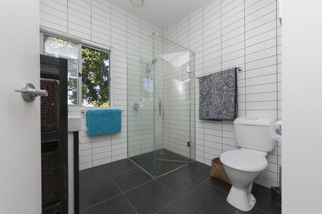 Photo of property in 56 Hollywood Avenue, Titirangi, Auckland, 0604