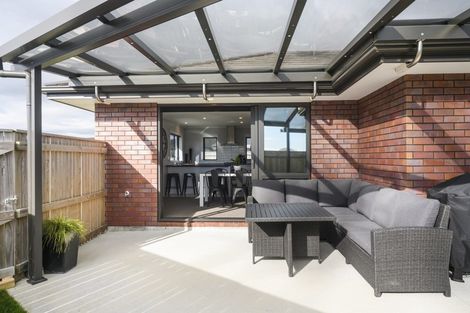 Photo of property in 18 Cyprus Place, Fitzherbert, Palmerston North, 4410