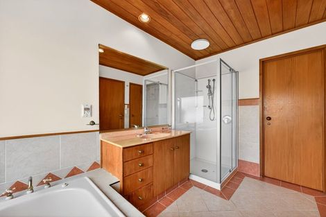 Photo of property in 2/50 Masterton Road, Rothesay Bay, Auckland, 0630