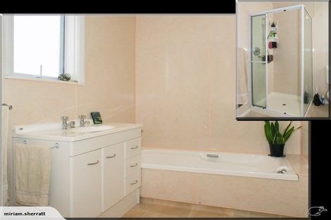 Photo of property in 4 Luckie Street, Tawa, Wellington, 5028