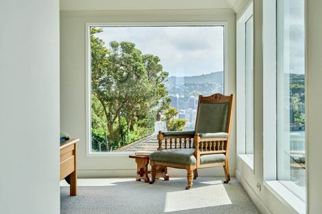 Photo of property in 76 The Crescent, Roseneath, Wellington, 6011