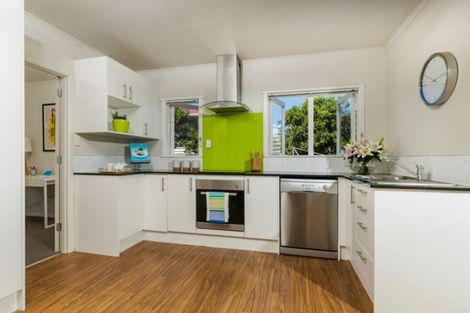 Photo of property in 1/124 Chivalry Road, Glenfield, Auckland, 0629