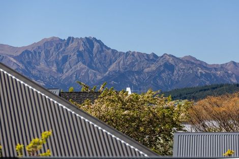 Photo of property in 10 Meadowbrook Place, Wanaka, 9305