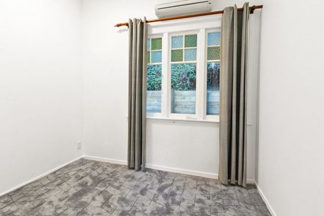 Photo of property in 6 Governor Road, Northland, Wellington, 6012