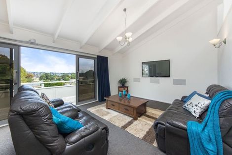 Photo of property in 14 Woodhouse Place, West Harbour, Auckland, 0618