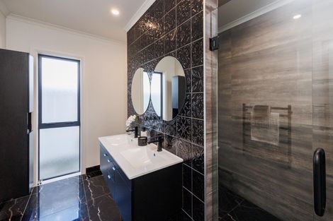 Photo of property in 48 Sardinia Grove, Fitzherbert, Palmerston North, 4410