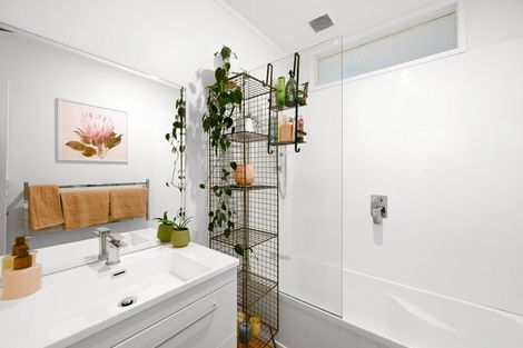 Photo of property in 24 Tudor Crescent, Chedworth, Hamilton, 3210