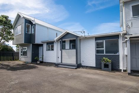 Photo of property in 7c Cheyne Walk, Newlands, Wellington, 6037