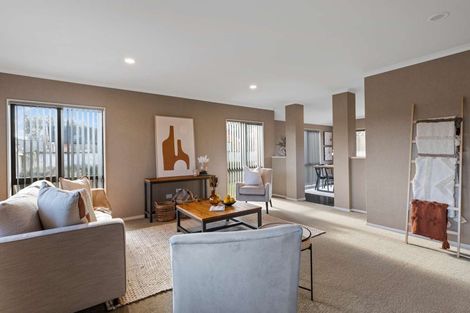 Photo of property in 19 Breaker Grove, Waiuku, 2123