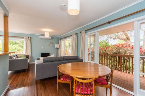 Photo of property in 2/16 Cresta Avenue, Beach Haven, Auckland, 0626
