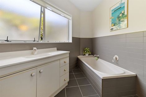 Photo of property in 1 Links View Drive, Omokoroa, 3114