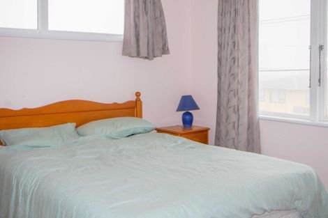 Photo of property in 20 Cotswold Crescent, Newlands, Wellington, 6037