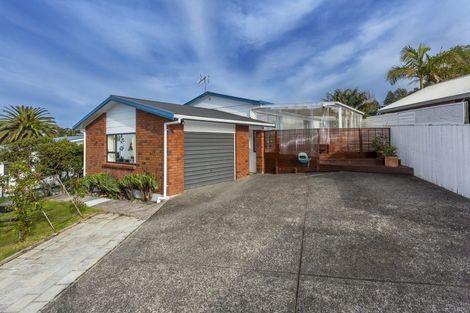 Photo of property in 1/10 Corric Hill, Torbay, Auckland, 0630