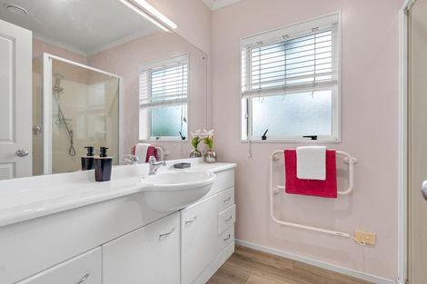 Photo of property in 27 Richfield Crescent, Westgate, Auckland, 0614