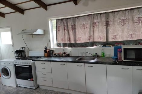 Photo of property in 40 Eyre Street, Henderson, Auckland, 0612