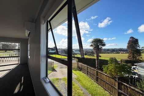 Photo of property in 28 Beauchamp Drive, Massey, Auckland, 0614