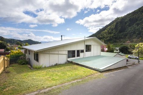 Photo of property in 73 Devon Street, Picton, 7220