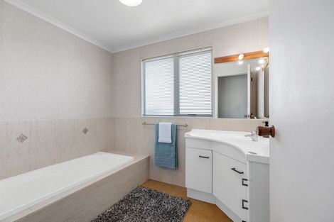 Photo of property in 1/186 Marine Parade, Mount Maunganui, 3116