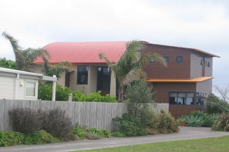 Photo of property in 130 Puka Crescent, Matarangi, Whitianga, 3592