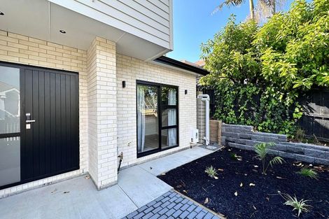 Photo of property in 17a Artesia Close, Shamrock Park, Auckland, 2016