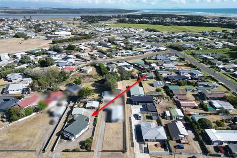 Photo of property in 10 Hennessy Street West, Foxton Beach, Foxton, 4815