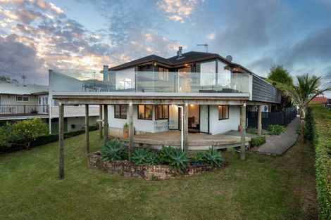 Photo of property in 36 Knights Road, Rothesay Bay, Auckland, 0630