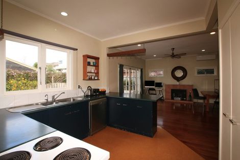 Photo of property in 1/235 Glenfield Road, Hillcrest, Auckland, 0627